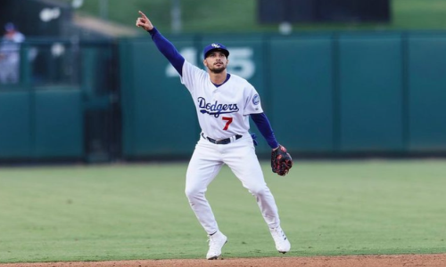 Miguel Vargas makes strides at second base for Dodgers, but at
